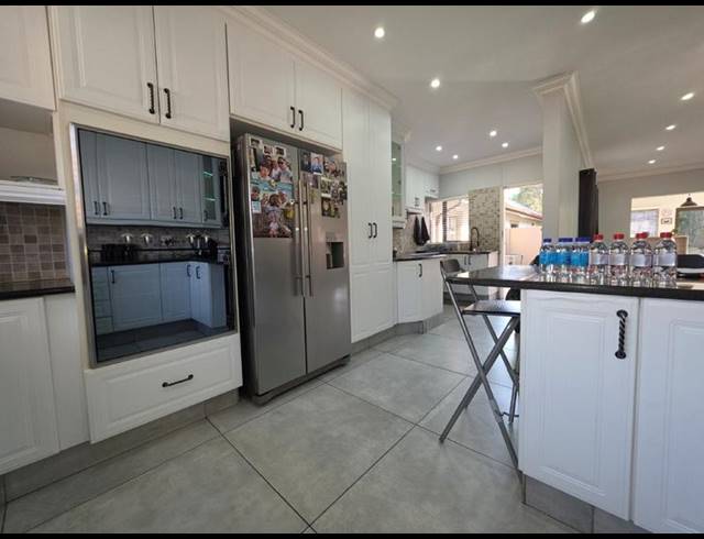 7 BEDROOM HOUSE FOR SALE IN BRACKENHURST